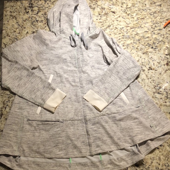 Lululemon Sun Showers Jacket - Picture 4 of 8